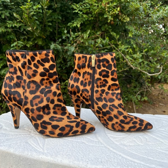 Vince Camuto Nandi Pointed Toe Ankle - Picture 5 of 10